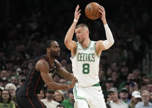 VIDEO: Porziņģim gūto punktu rekords "Celtics" kreklā smagā uzvarā pret NBA vājāko komandu