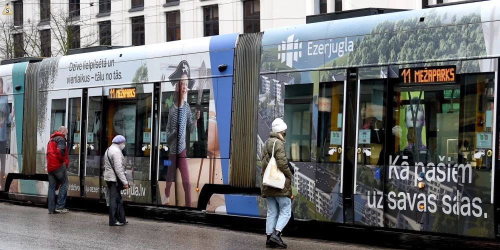 Zināms, cik studentiem izmaksās mēneša biļete Rīgas sabiedriskajā transportā