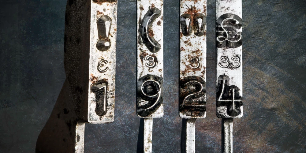 1924. gads Latvijā atnāca ar lielām pārmaiņām: latviešiem visa domāšana un darīšana bija jāpārorientē uz jaunām skaitļu tabulām.