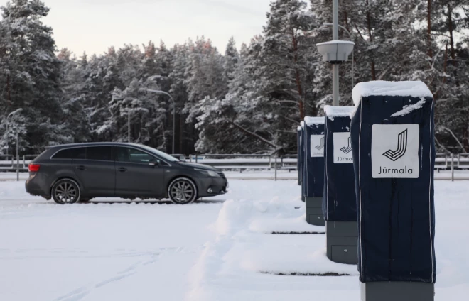 Turpmāk Jūrmalā par iebraukšanu ar auto būs jāmaksā visu gadu.