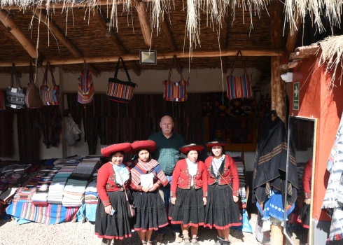 FOTO: Pēteris Apinis izbauda nervus kutinošu ceļojumu Peru