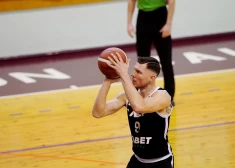 "Rīgas Zeļļi" un "VEF Rīga" basketbolisti gūst panākumu Latvijas komandu dueļos