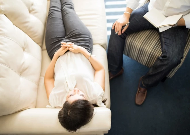 Психиатр, психолог и психотерапевт - к кому в Латвии попасть легче? И какая между ними разница?