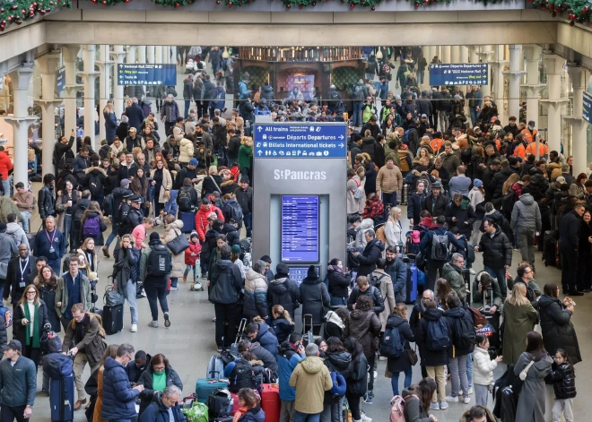 Applūdušu tuneļu dēļ apturēti "Eurostar" vilcieni starp Lielbritāniju un kontinentālo Eiropu