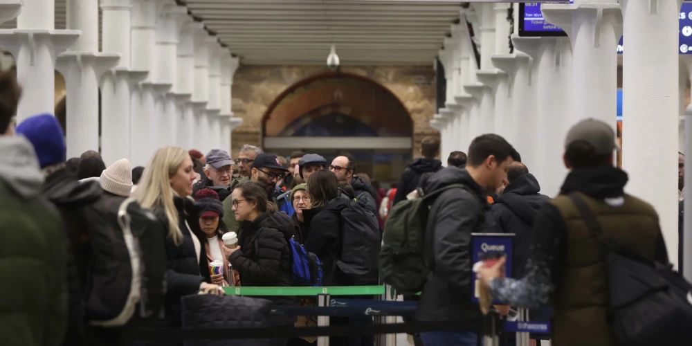 Atjaunota "Eurostar" vilcienu satiksme, kas ietekmēja vairāk nekā 30 000 cilvēku ceļojumu plānus