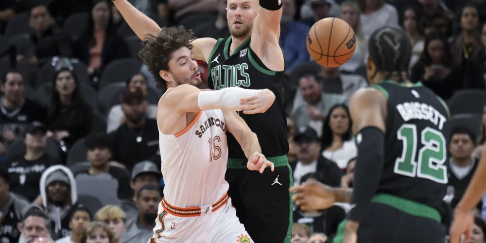 Porziņģim 14 punkti "Celtics" uzvarā pār "Spurs" un Vembanjamu
