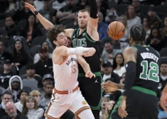 Porziņģim 14 punkti "Celtics" uzvarā pār "Spurs" un Vembanjamu
