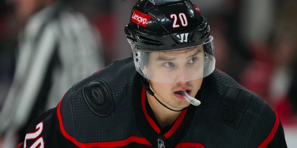 "Hurricanes" uzbrucējs Aho atzīts par NHL aizvadītās nedēļas spožāko zvaigzni