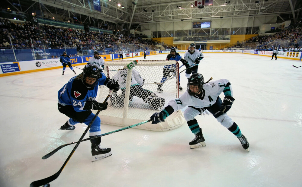 Aizvadīta pirmā spēle jaundibinātajā Profesionālajā sieviešu hokeja līgā