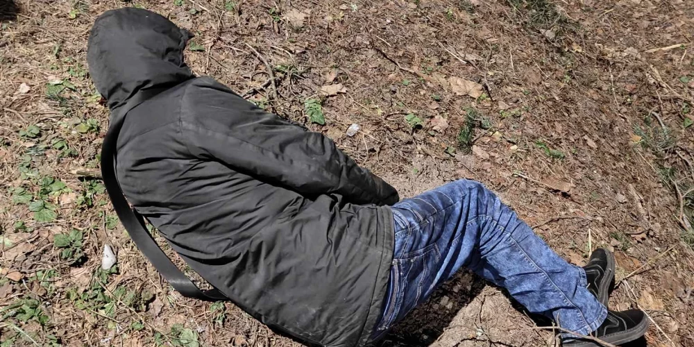В Иманте утром в -12 градусов прохожие нашли спящего на земле мужчину