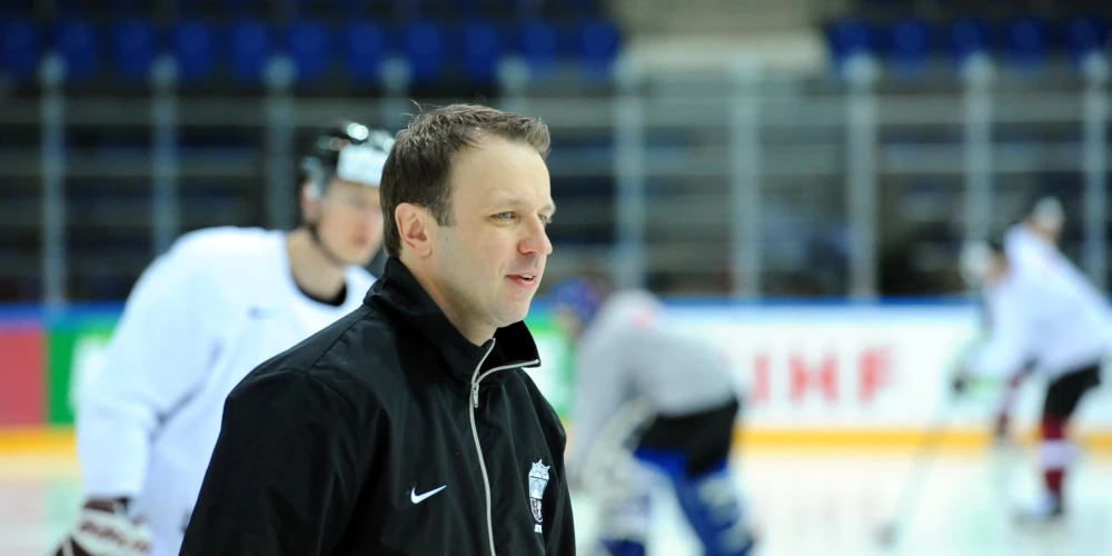 Latvijas U-20 hokeja izlases galvenā trenera Arta Ābola palīgs Kārlis Zirnis.