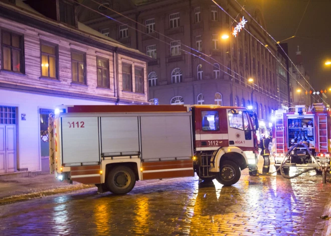 Jaungada brīvdienās ugunsgrēkos cieta četri un izglābts viens cilvēks