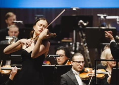 FOTO: Latvijas Nacionālais simfoniskais orķestris klausītājus iepriecina ar Vecgada koncertu