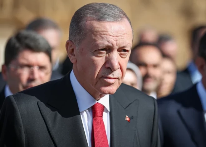 Turcija neielaidīs Melnajā jūrā Ukrainai britu dāvātos mīnu tralerus