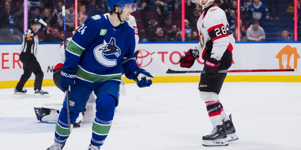 Jan 2, 2024; Vancouver, British Columbia, CAN; Ottawa Senators forward Claude Giroux (28) watches as Vancouver Canucks forward Pius Suter (24) celebrates his second goal of the game in the third period at Rogers Arena. Mandatory Credit: Bob Frid-USA TODAY Sports