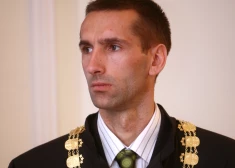 Liepājas tiesas tiesnesis Renars Jūrmalis tiesnešu zvēresta nodošanas ceremonijā pie Valsts prezidentes 2006. gadā.