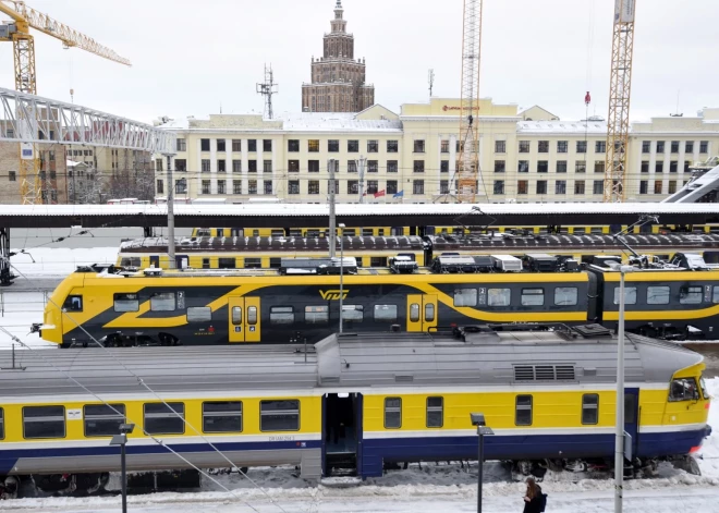 Kontakttīkla bojājuma dēļ trešdien kavējas vilcieni Jelgavas virzienā