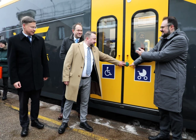 Jauno elektrovilcienu defektus novērš garantijas ietvaros un valsts nemaksās ne centa, sola Briškens