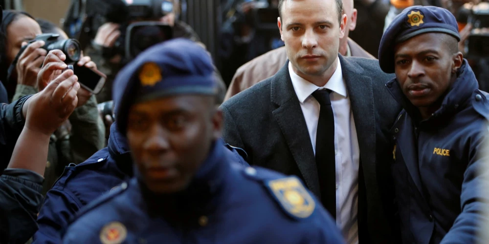 Oskars Pistoriuss 2016. gadā ierodas tiesā noklausīties spriedumu