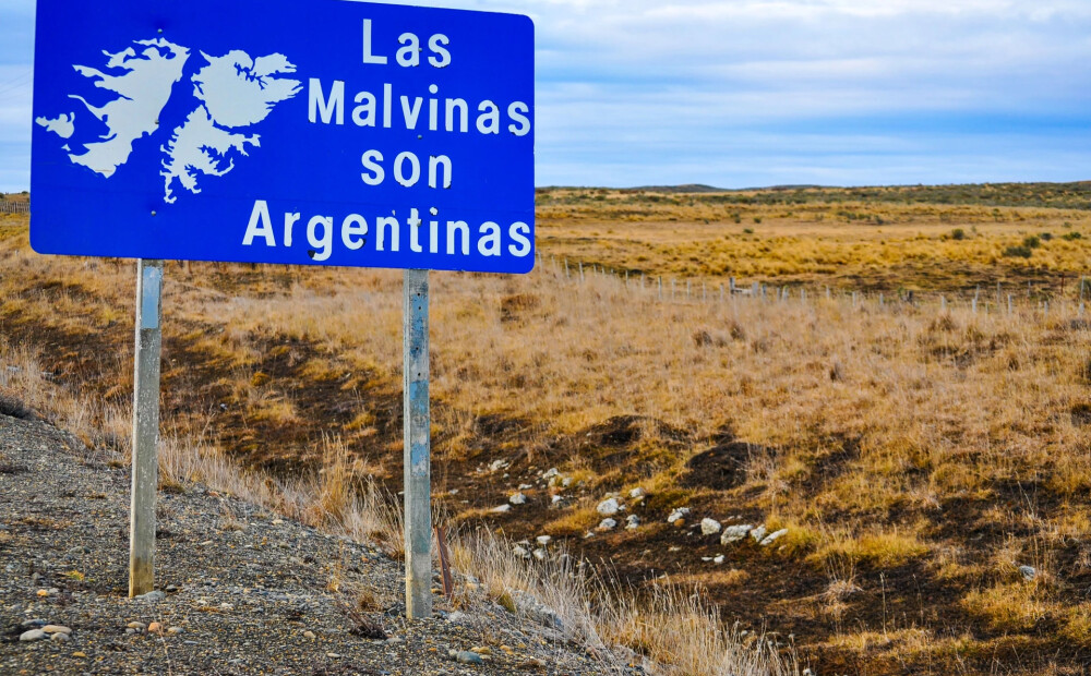 Argentīna aicina Lielbritāniju atdot Folklenda salas; iepriekšējais atgūšanas mēģinājums beidzās bēdīgi