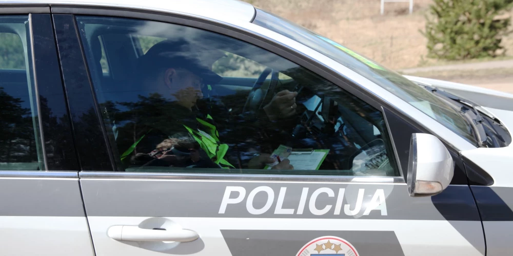 Policija aptur "Volvo" vadītāju, kurš traucas ar 169 km/h