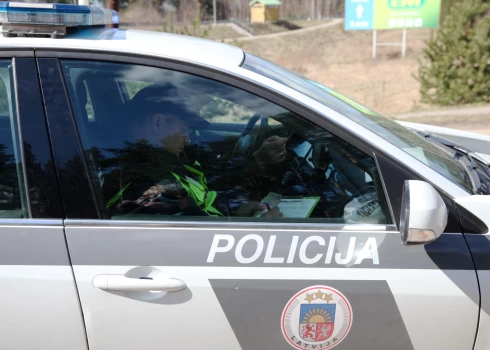 Policija aptur "Volvo" vadītāju, kurš traucas ar 169 km/h