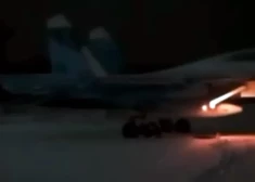 Su-34 pārņem liesmas (ekrānuzņēmums no video)