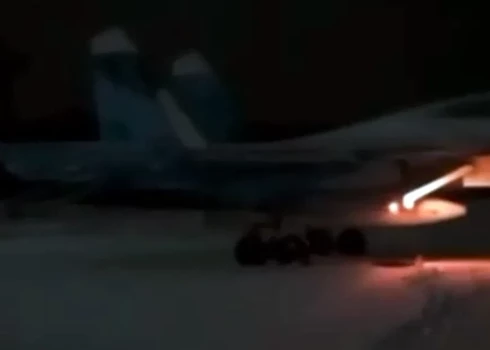 Ukraiņu diversantu "garā roka"? Pie Čeļabinskas sadedzis krievu iznīcinātājs-bumbvedējs Su-34