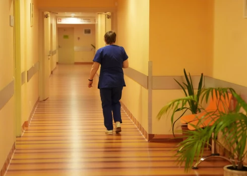 Slimnīcu biedrība: slimnīcās nav iespējas palielināt mediķu atalgojumu
