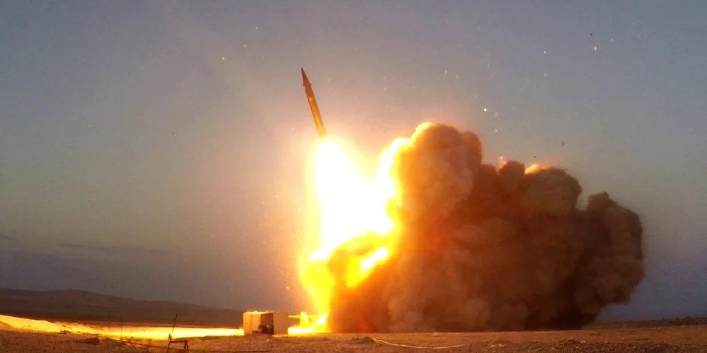 Avoti: Krievija ir tuvu Irānas ballistisko raķešu iegādei

