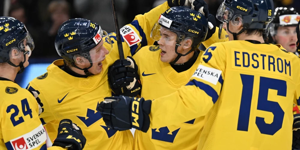 Zviedrijas un ASV hokejisti iekļūst pasaules junioru čempionāta finālā
