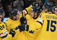 Zviedrijas un ASV hokejisti iekļūst pasaules junioru čempionāta finālā
