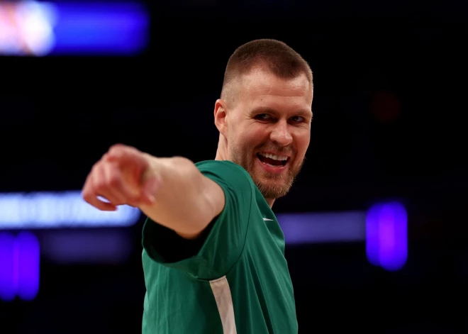 Džeimss un Adetokunbo NBA "Visu zvaigžņu spēles" balsojuma vadībā; Porziņģim astotā vieta