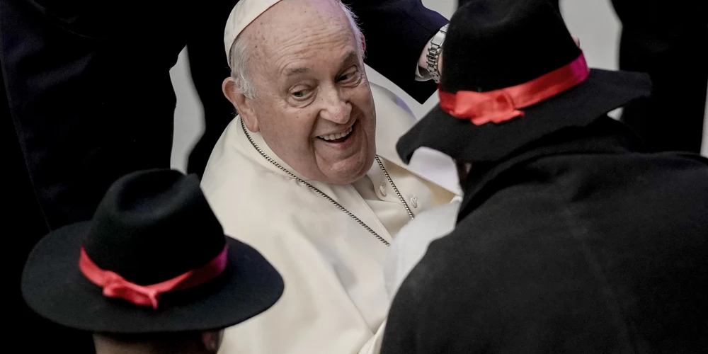 Vatikāns: svētīt viendzimuma pārus nav ķecerība