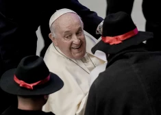 Vatikāns: svētīt viendzimuma pārus nav ķecerība