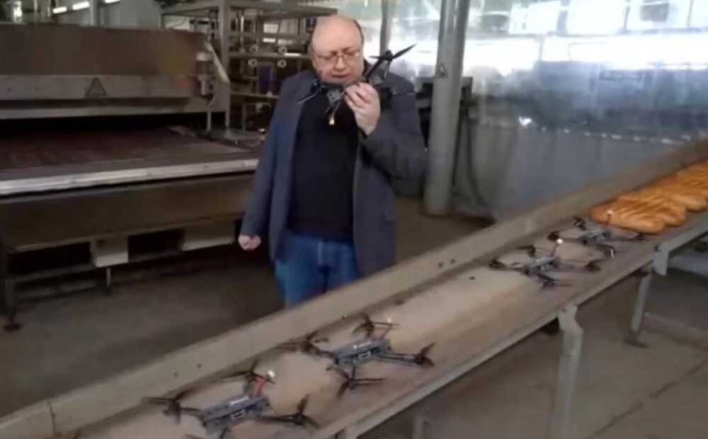 Droni līdzās maizes klaipiem. Krievijā maizes ceptuve ražo bezpilota lidaparātus