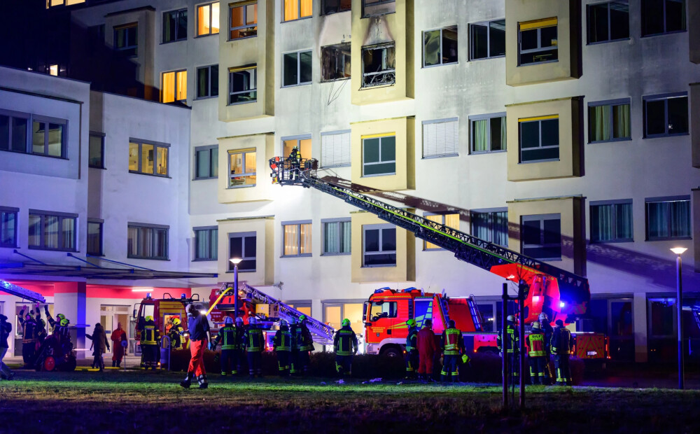 Traģēdija Vācijas slimnīcā — liesmās dzīvību zaudējuši četri cilvēki