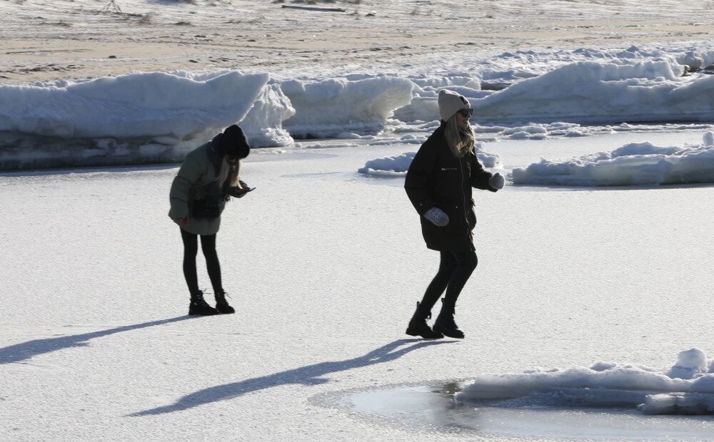 No šodienas dažviet Rīgā drīkst atrasties uz ledus