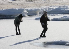No šodienas dažviet Rīgā drīkst atrasties uz ledus