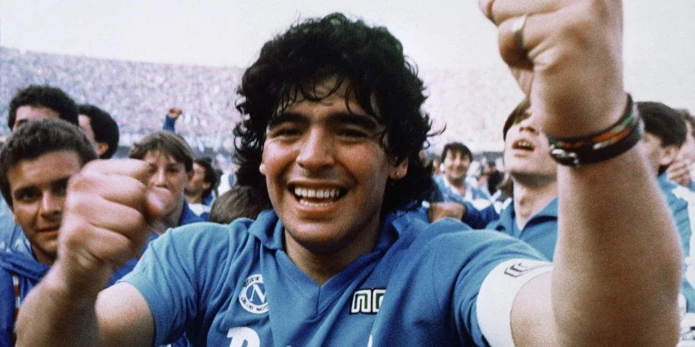 Djego Maradona pēc Itālijas čempionu titula izcīnīšanas 1987. gadā (foto: Scanpix / Capital Pictures)