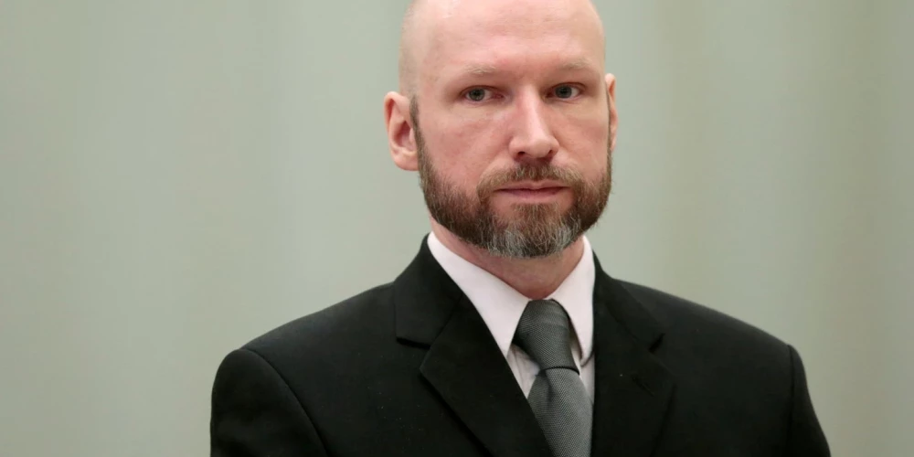 Убийца 77-и человек Брейвик жалуется на "бесчеловечное обращение" и попытается подать в суд на Норвегию