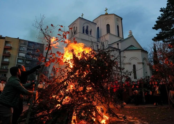 FOTO: pareizticīgie kristieši visā pasaulē svin Ziemassvētkus 