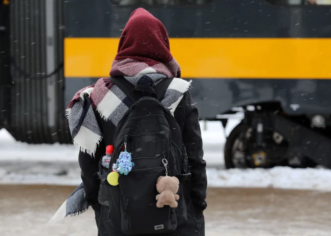 No “Škodas” vilcienu “pirmajiem zobiņiem” cieš simtiem pasažieru