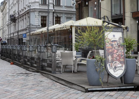 Латвиец: "Не слишком ли много ресторанов в центре Риги? Они все пусты!"