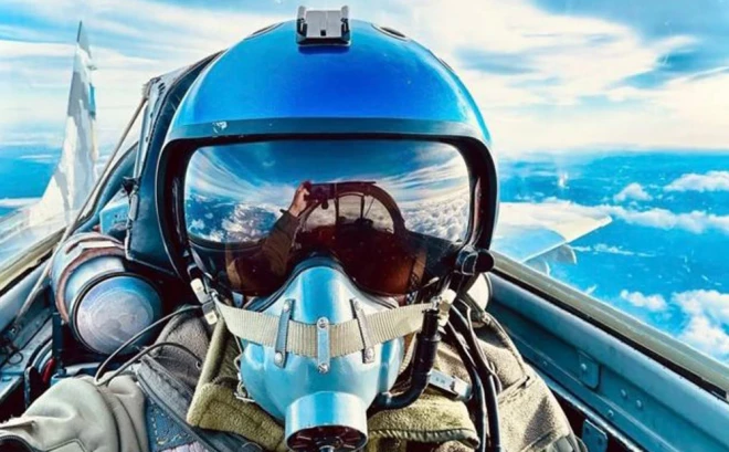 Pilots Vladislavs Zalistovskis ar iesauku "Blue Helmet".