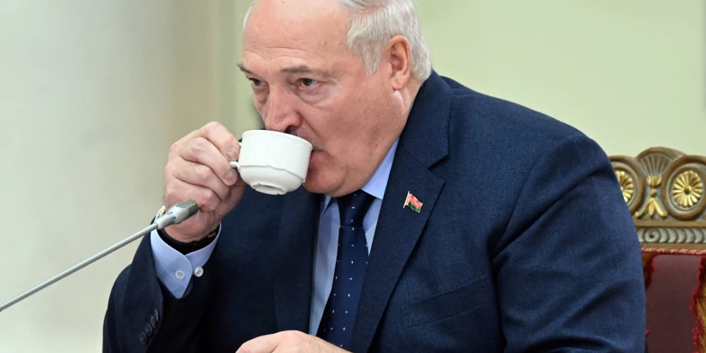Mums blakus vēl viens nelīdzsvarots kaimiņš ar kodolrungu — Lukašenko paziņo, ka pabeigta Krievijas taktisko kodolieroču izvietošana