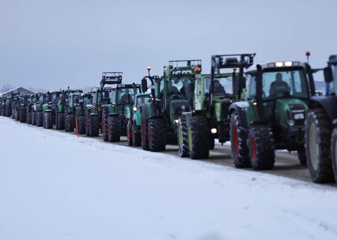 Lauksaimnieku protesti bloķē ceļus visā valstī.
