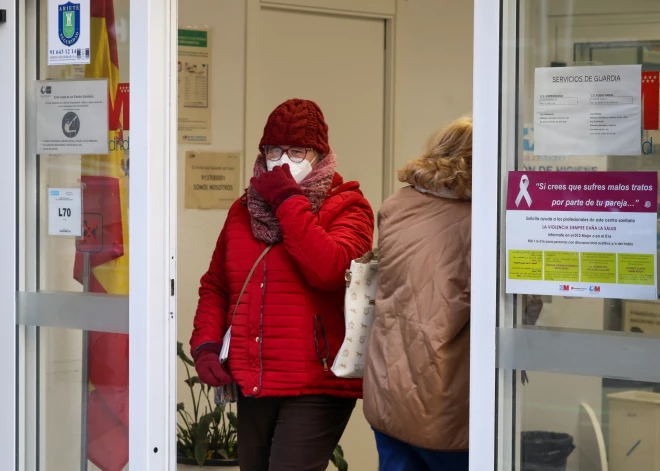 Covid situācija liek divām Eiropas valstīm pieņemt skarbus mērus. PVO aicina sekot piemēram