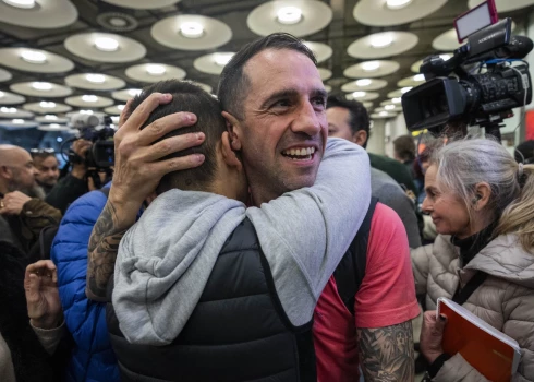 Kas ar viņu notika? Spāņu futbola fans, kurš kājām gāja uz Kataru, bet mīklaini pazuda Irānā, pēc gandrīz diviem gadiem laimīgi atgriezies mājās