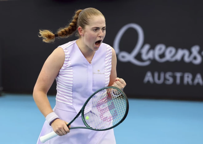 Ostapenko iekļūst Adelaidas "WTA 500" turnīra otrajā kārtā